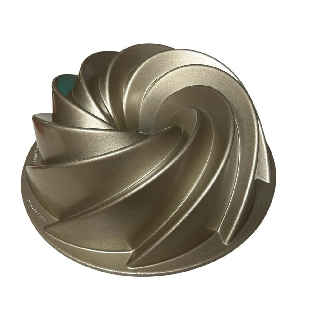 Nordic Ware Heritage Swirl Bundt Pan 10 C. 2.4 Liters Pale Gold  Cast Aluminum